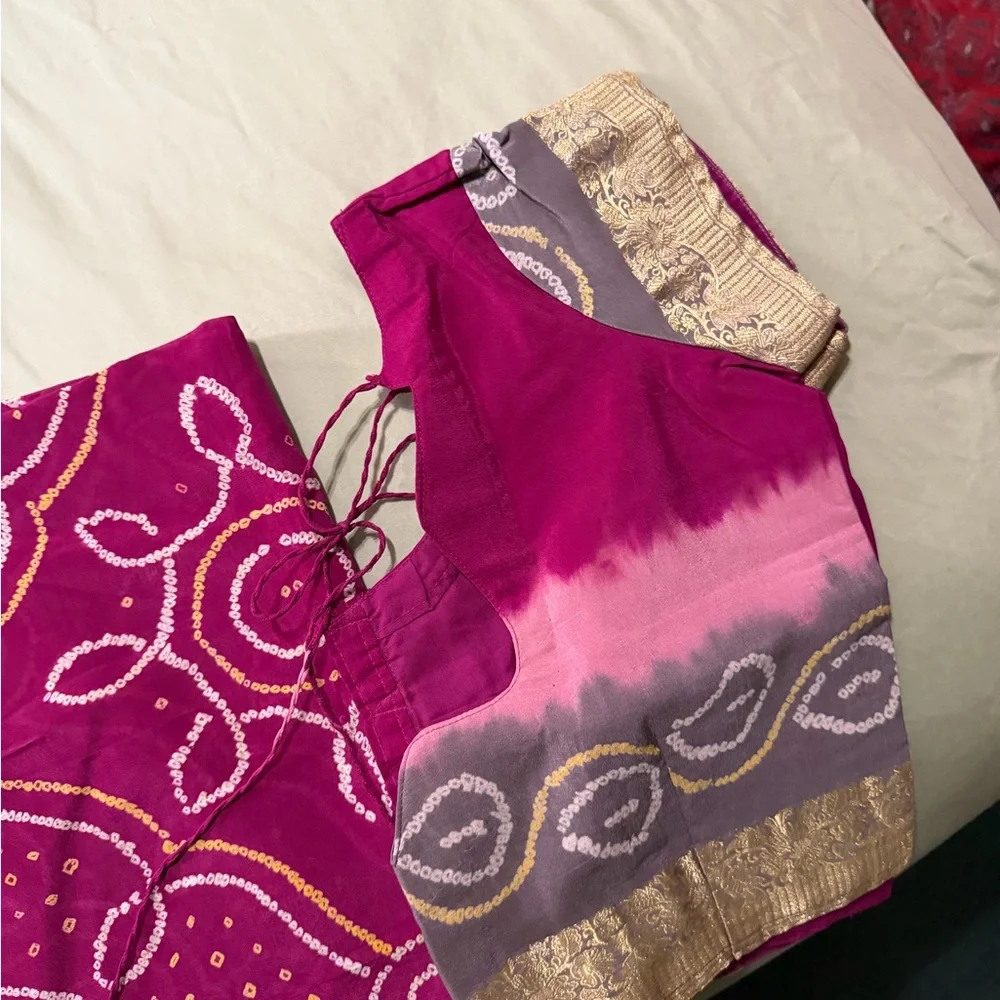 Vibrant Pink and Gold Patterned Sari - Picture 2 of 2